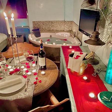 Castello Di Montalbano Bed and Breakfast *